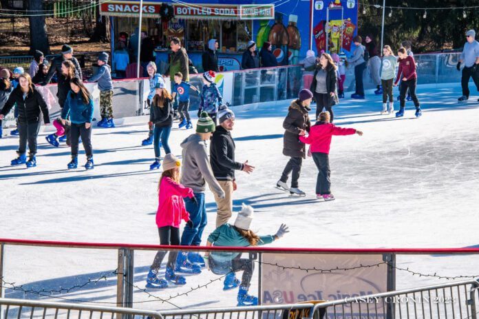 11523-101 Patrons enjoying the ice rink at Holliday Park near the Northwest side of Indianapolis, Indiana. (Photo/Casey Cronin