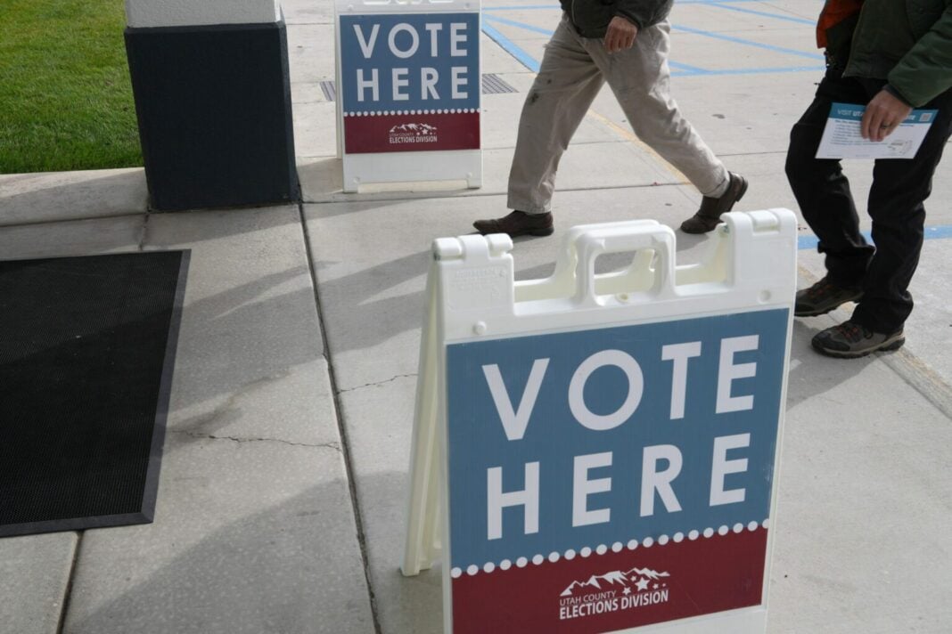 Americans Head To The Polls To Vote In The 2022 Midterm Elections people arriving for early voting.