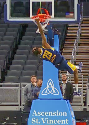 Indiana Mad Ants Quenton Jackson during an NBA G League baskerball game making a layup.