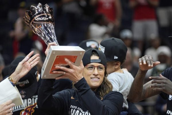 Indiana Fever Commissioner's Cup 2025.