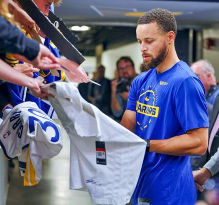 Golden State Warriors versus Indiana Pacers, 2025-26 NBA regular season, Gainbridge Fieldhouse, downtown Indianapolis, Indiana in November.