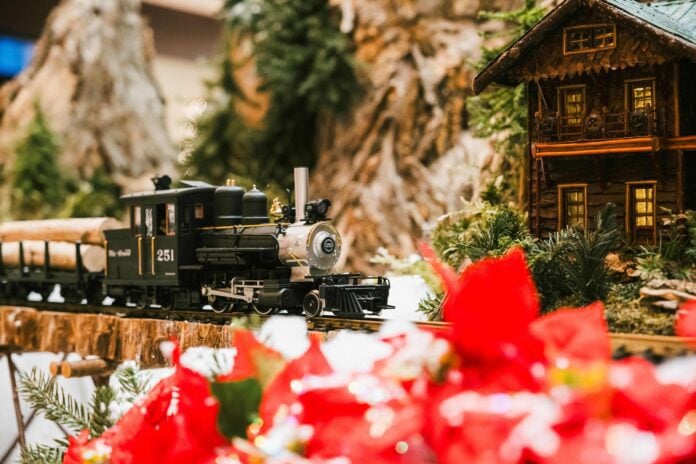 Eiteljorg_Museum_Jingle_Rails_file_image_by_Michael_Durr The Eiteljorg Museum's Jingle Rails and Winter Markets is one of many family-friendly activities Hoosiers can explore alcohol-free during the holidays. (Photo/Michael Durr)