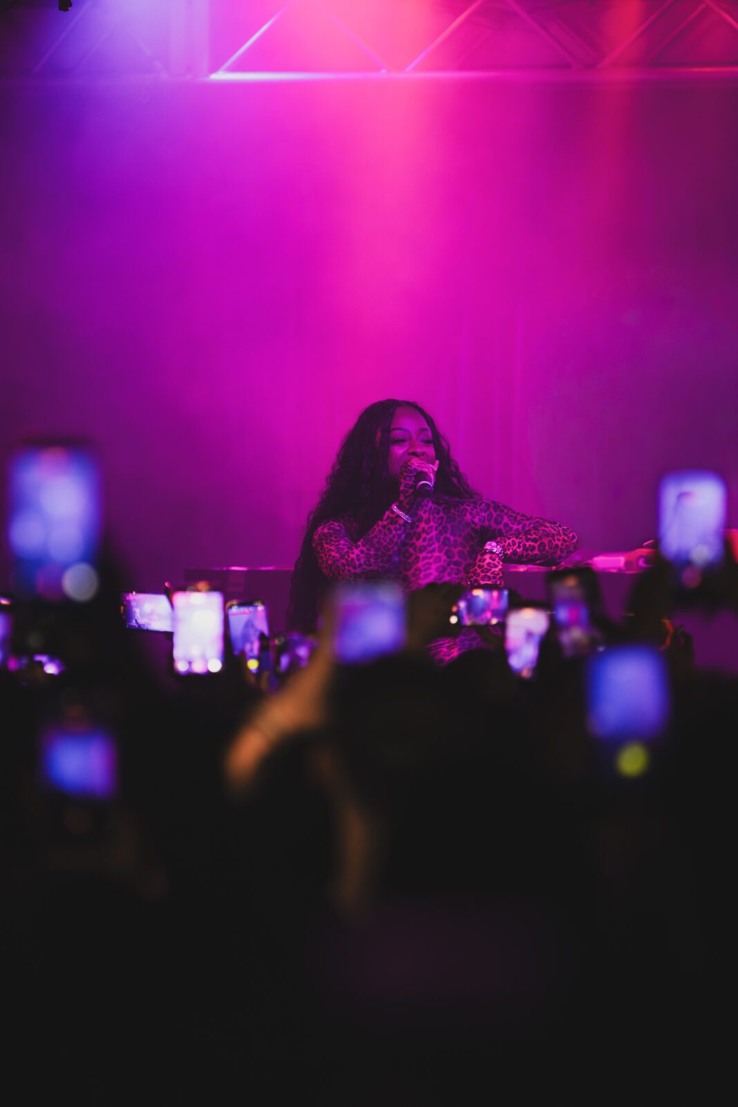 Musician KenTheMan during the Kinda Famous Tour, in Indianapolis, Indiana at the Old National Centre downtown in March 2026. Photo taken by event photographer Mia Moore for the Indianapolis Recorder Newspaper and Indiana Minority Business Magazine.